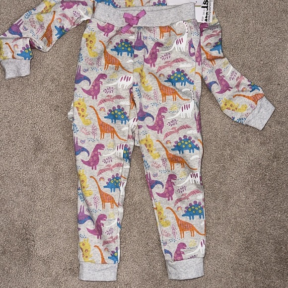 Girls Dino ruffle crew neck sweatshirt nwt 5T with pants - Picture 5 of 5